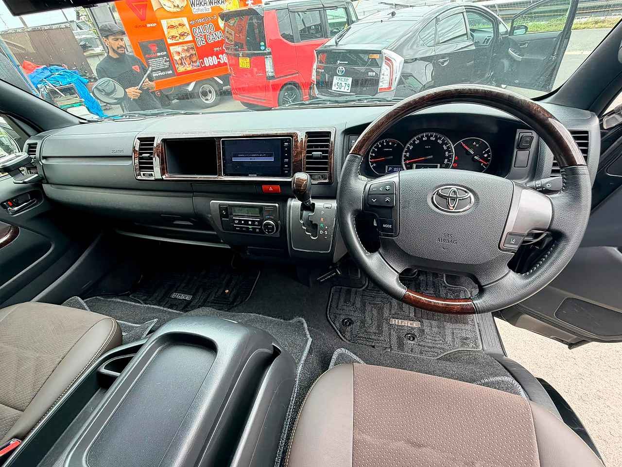 TOYOTA HIACE 2019 — Foto 9 de 15