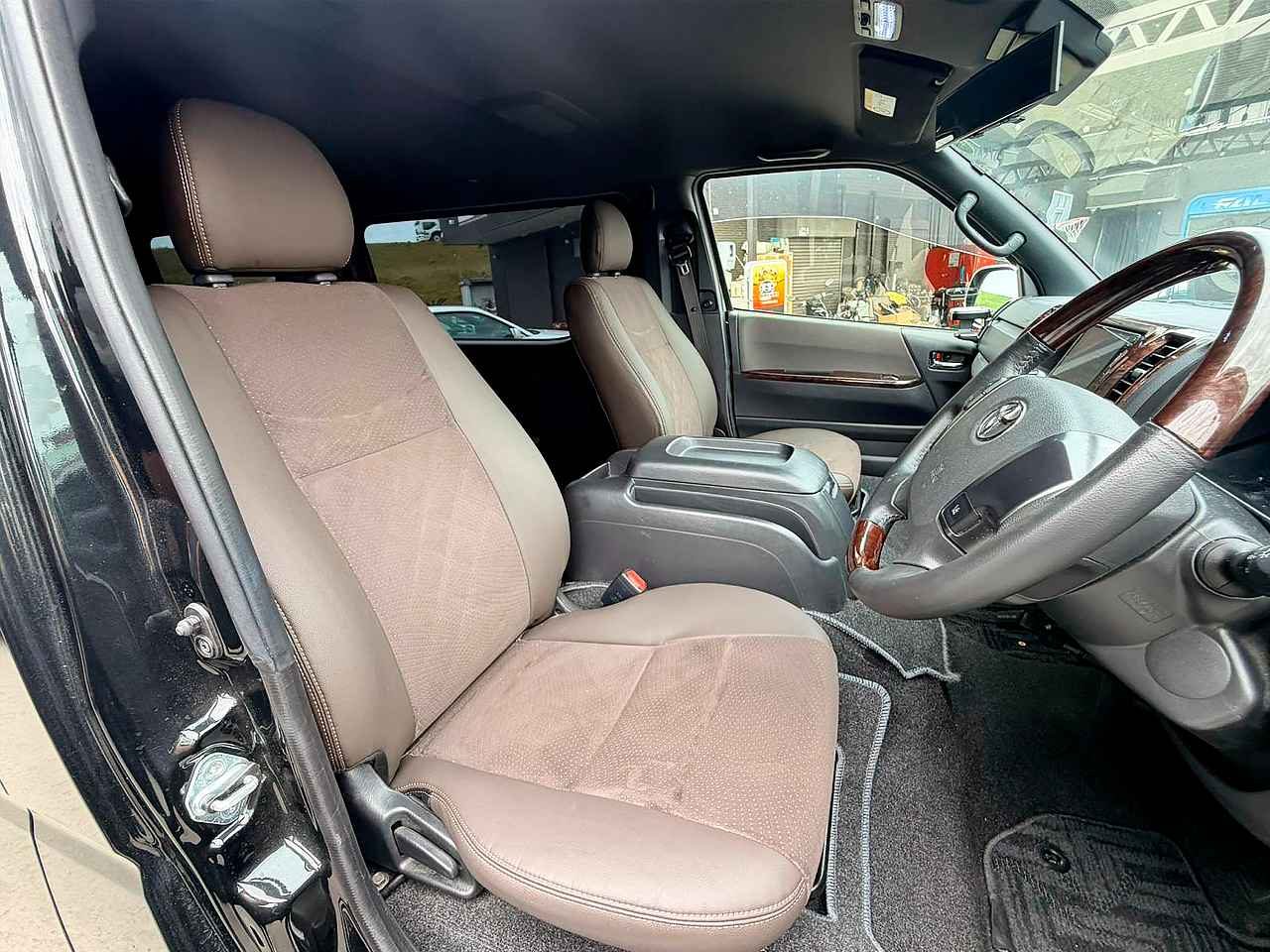 TOYOTA HIACE 2019 — Foto 12 de 15
