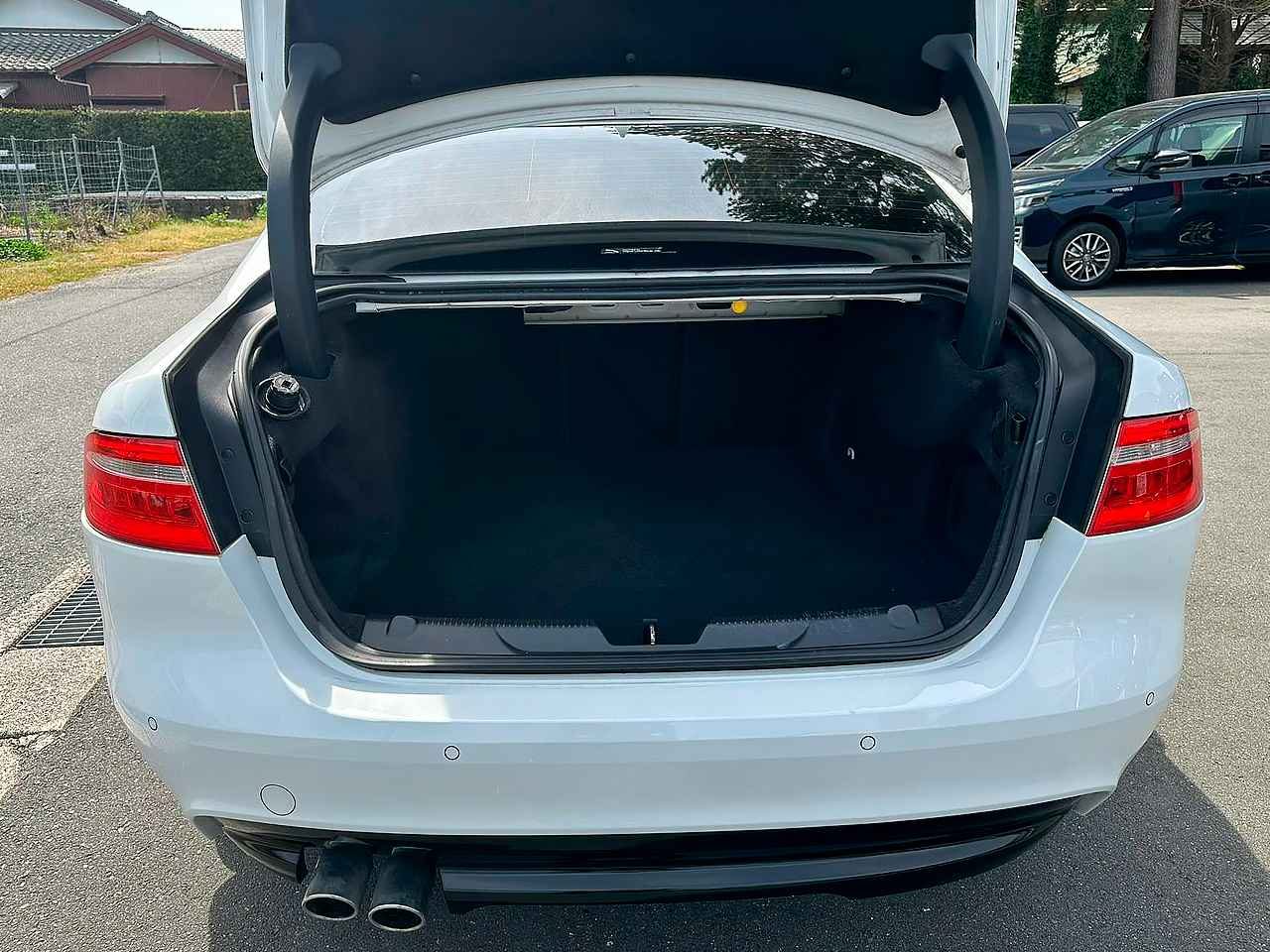 JAGUAR XE 2017 — Foto 14 de 15