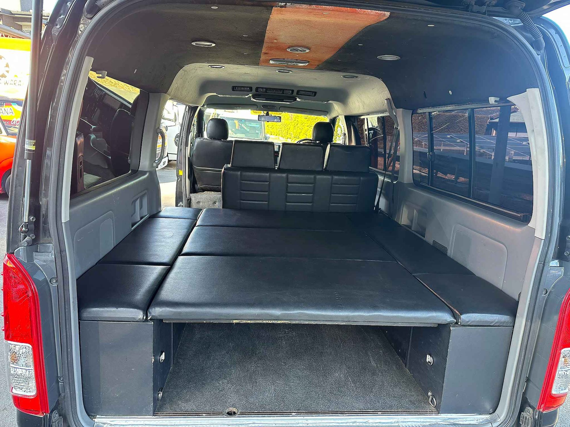 TOYOTA HIACE 2008 — Foto 13 de 15