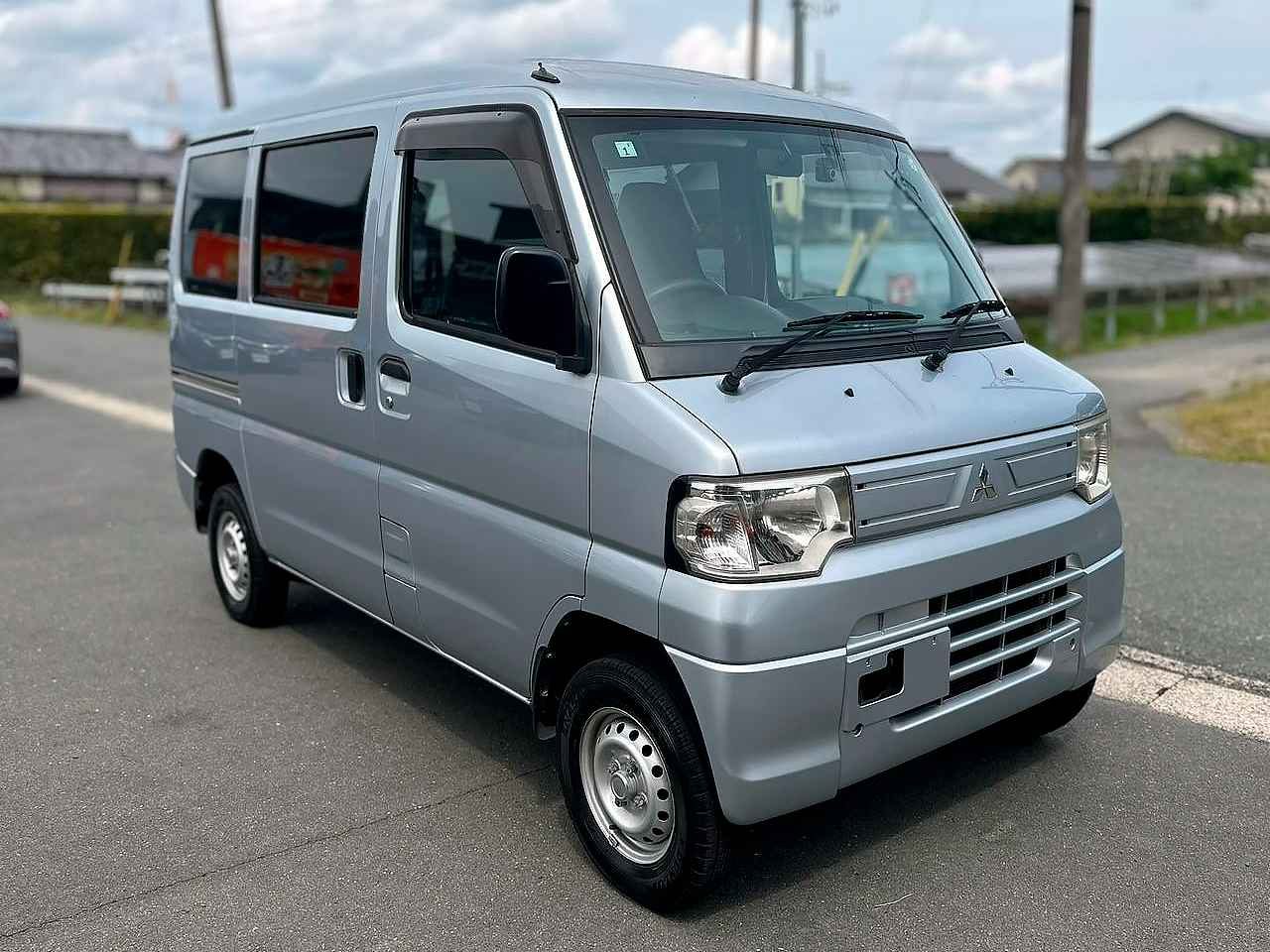 MITSUBISHI MINICAB 2016 — Foto 2 de 15