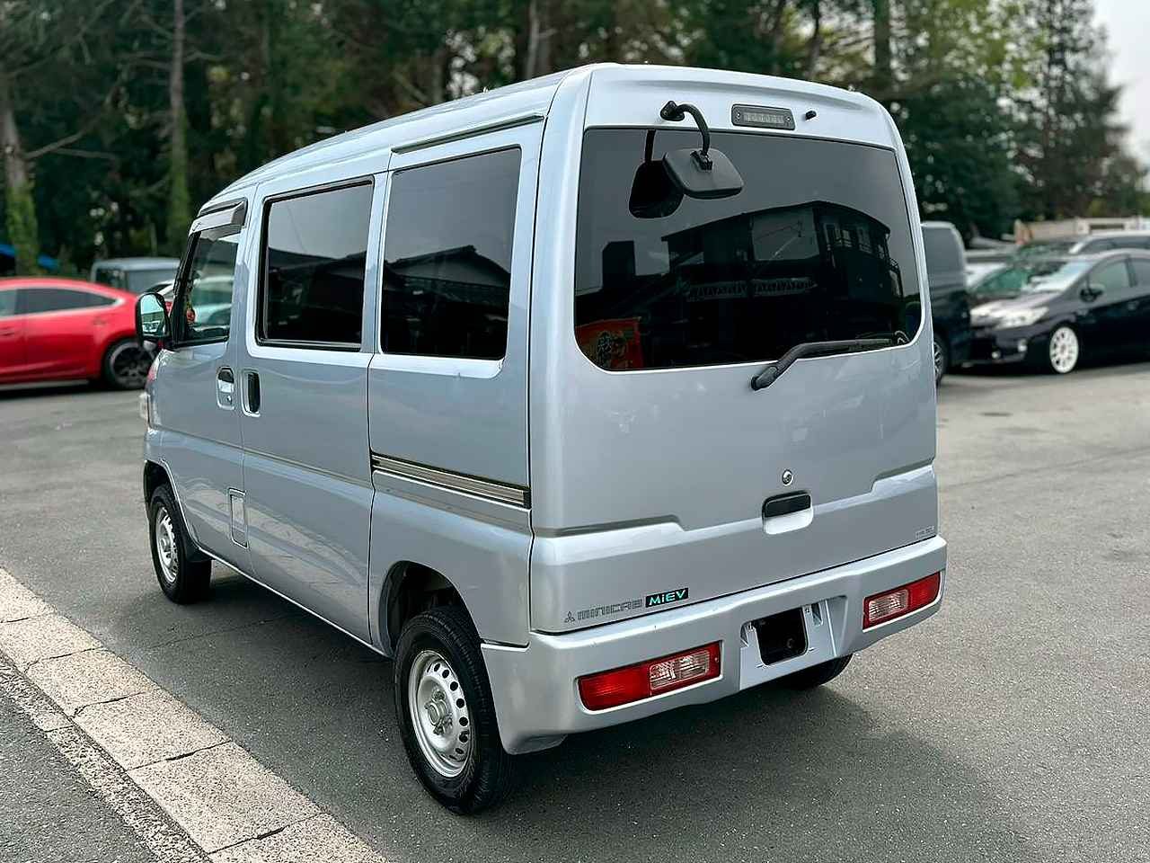 MITSUBISHI MINICAB 2016 — Foto 6 de 15