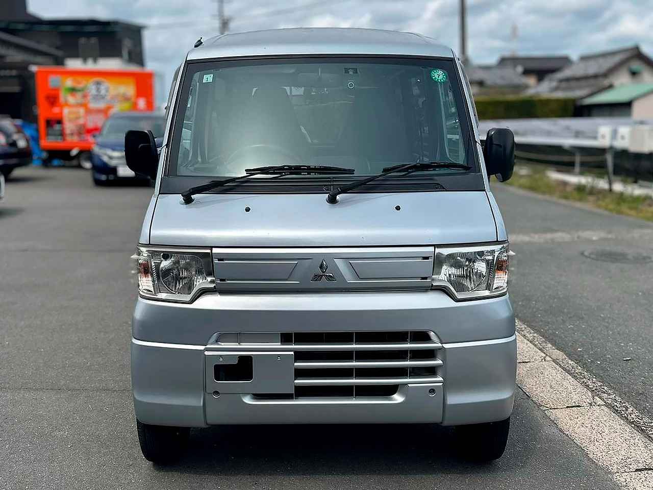 MITSUBISHI MINICAB 2016 — Foto 8 de 15